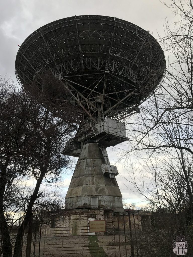 Заброшенный советский радиотелескоп ТНА-400