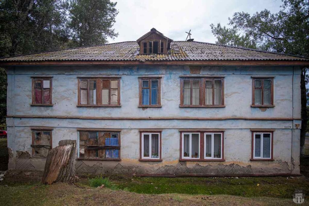 Abandoned houses in Ming-Kush village