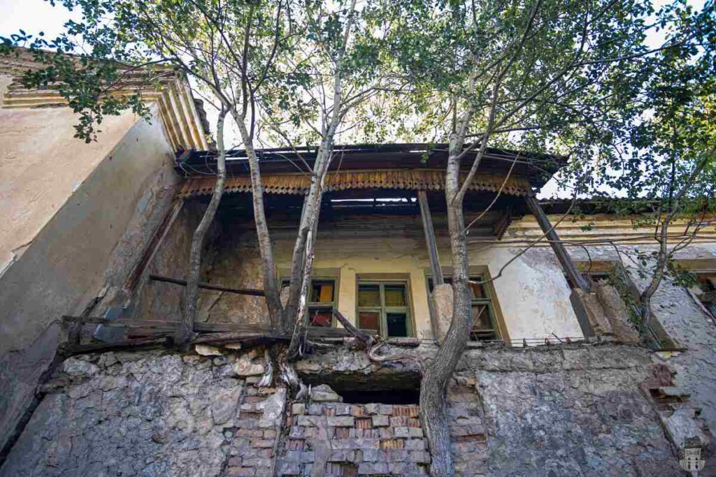 Abandoned houses in Ming-Kush village