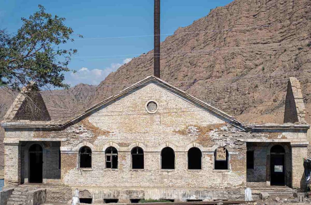 Abandoned baths in Ming-Kush village