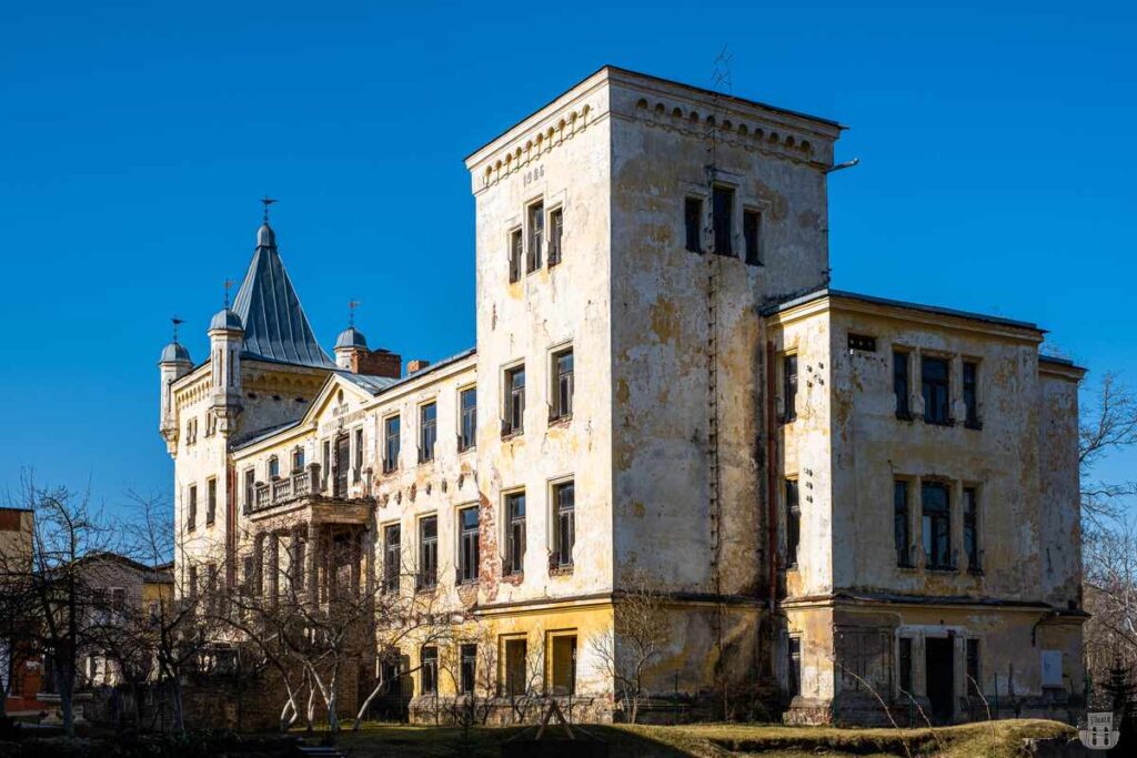 ABANDONED KALKŪNE MANOR CASTLE