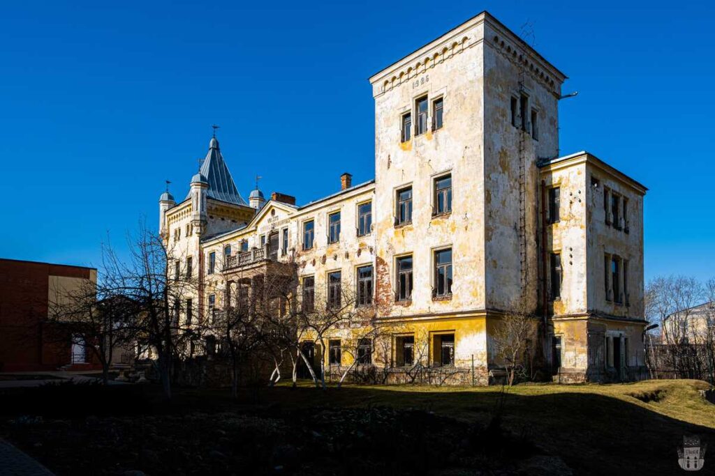 ABANDONED KALKŪNE MANOR CASTLE