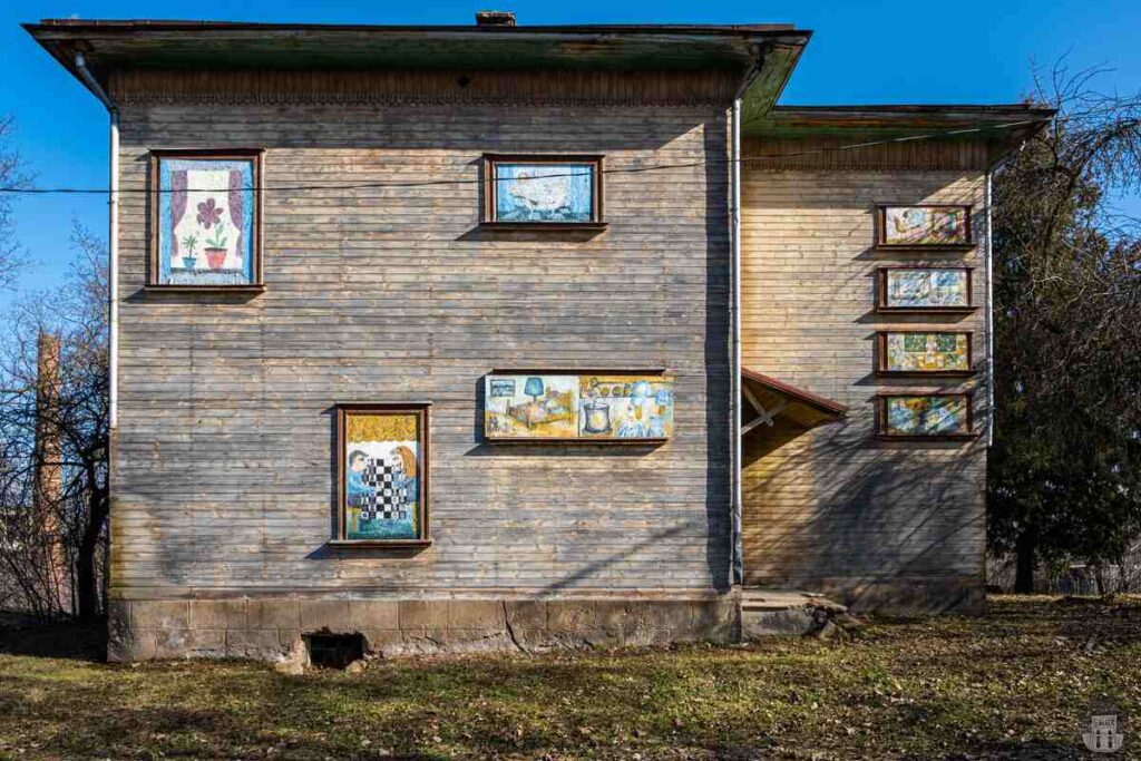 ABANDONED HOUSE NEXT TO KALKŪNE MANOR CASTLE