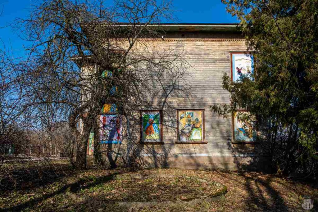 ABANDONED HOUSE NEXT TO KALKŪNE MANOR CASTLE