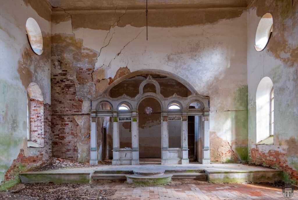 Kārzdabas pareizticīgo baznīca - abandoned church in Latvia