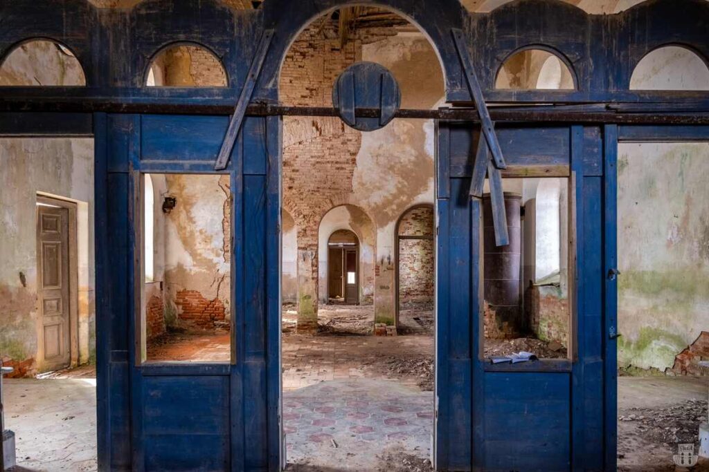 Kārzdabas pareizticīgo baznīca - abandoned church in Latvia