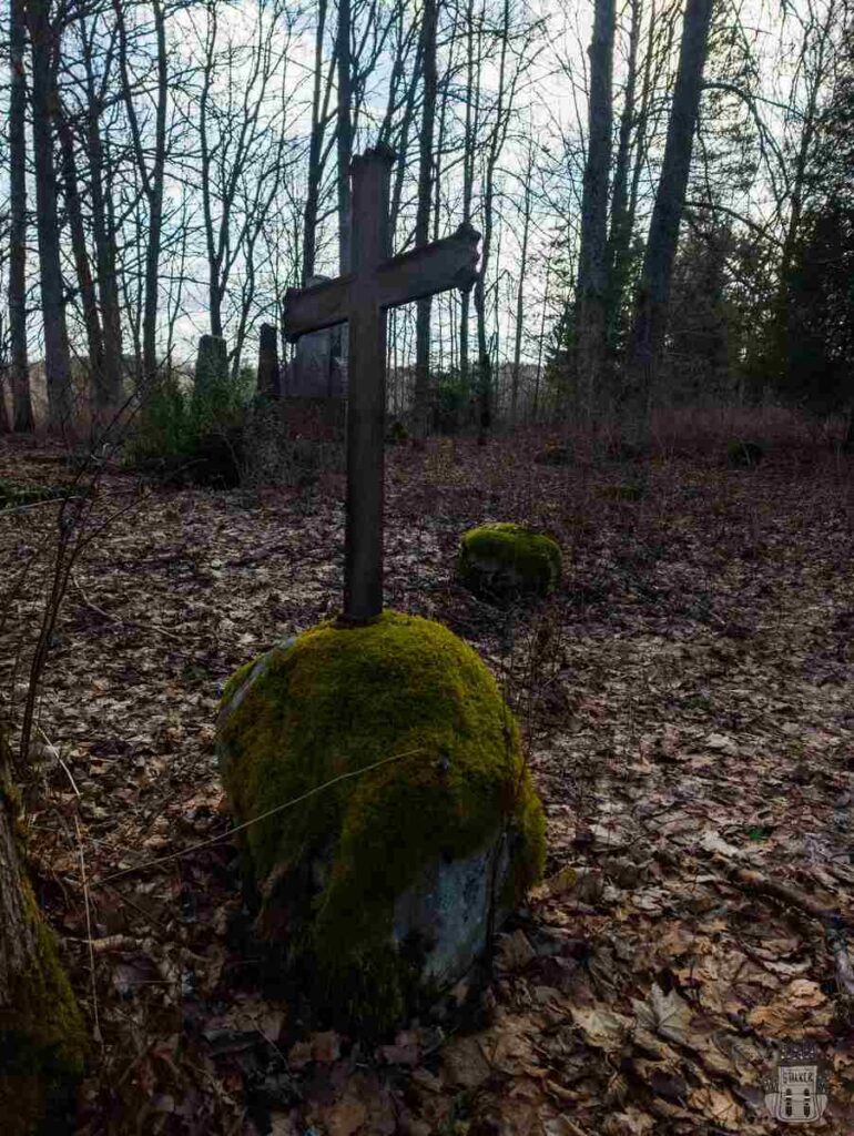 Kinderu kapsēta - abandoned kinder cemetary in Latvia