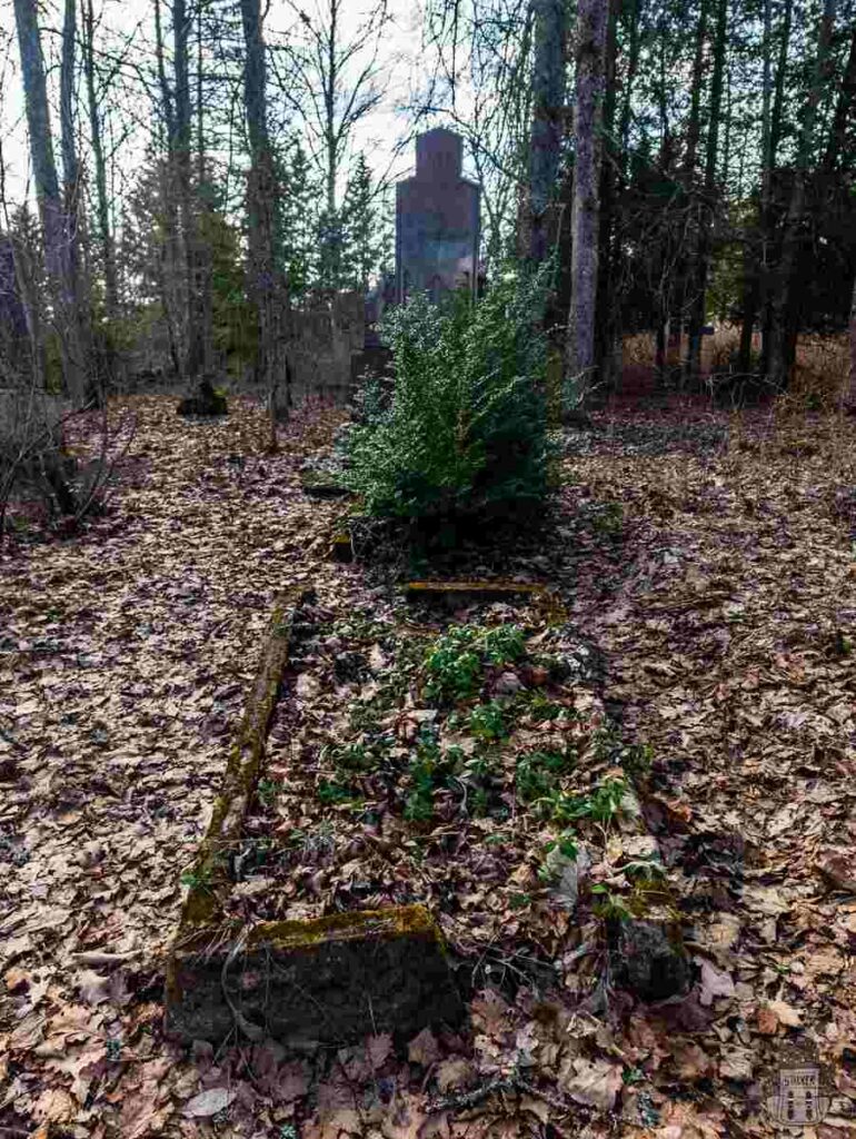 Kinderu kapsēta - abandoned kinder cemetary in Latvia