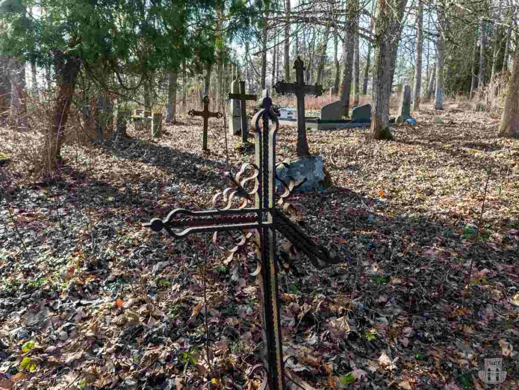 Kinderu kapsēta - abandoned kinder cemetary in Latvia