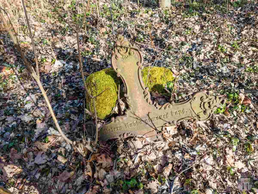 Kinderu kapsēta - abandoned kinder cemetary in Latvia