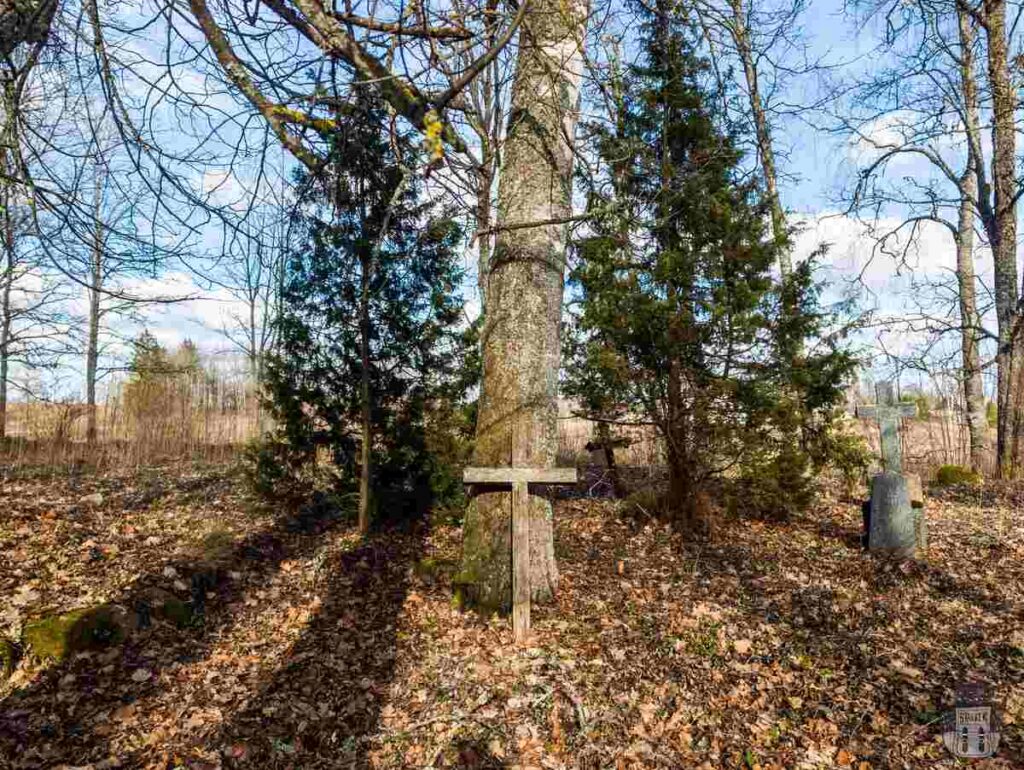 Kinderu kapsēta - abandoned kinder cemetary in Latvia