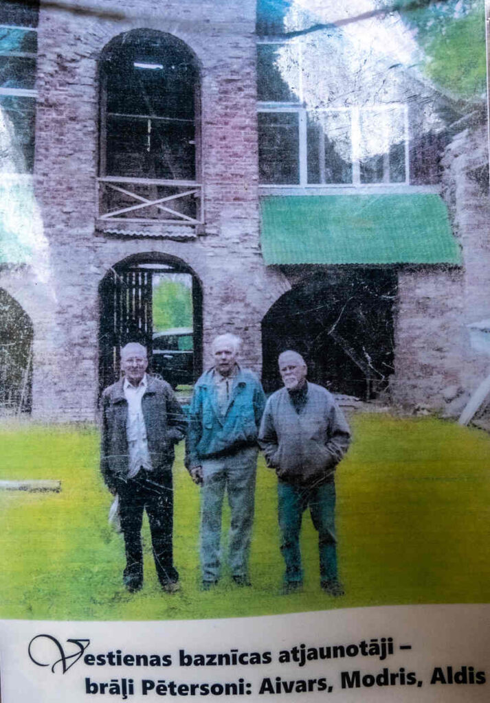 Reconstruction works of the Vestienas luterāņu church done by the three brothers Petersoni: Aivars, Modris, Aldis