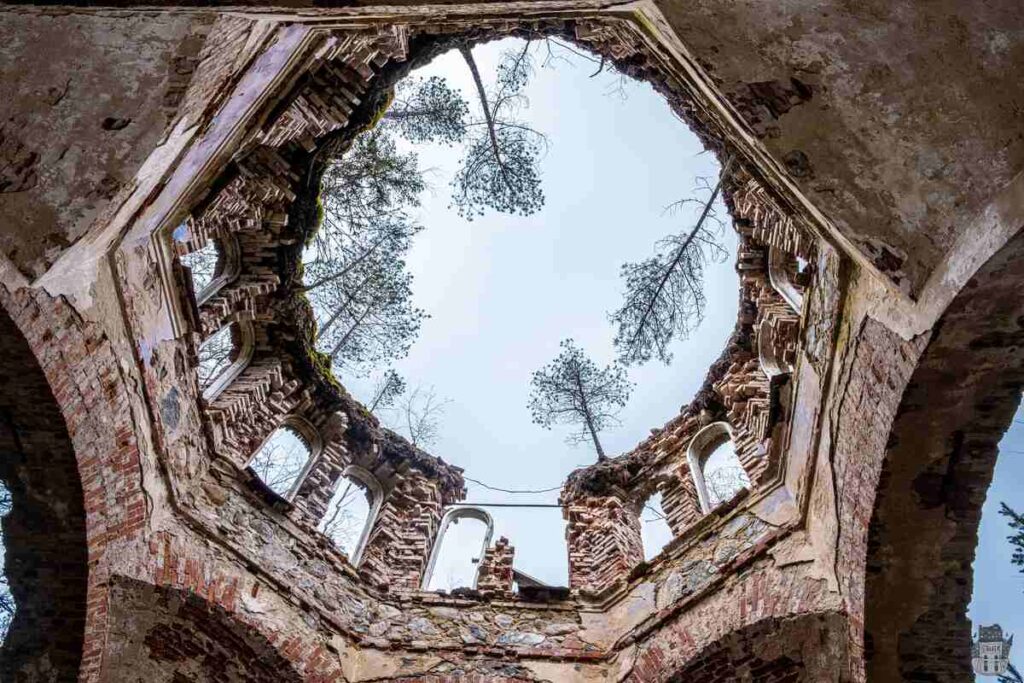 Tolkas pareizticīgo baznīcas drupas - abandoned church in Latvia