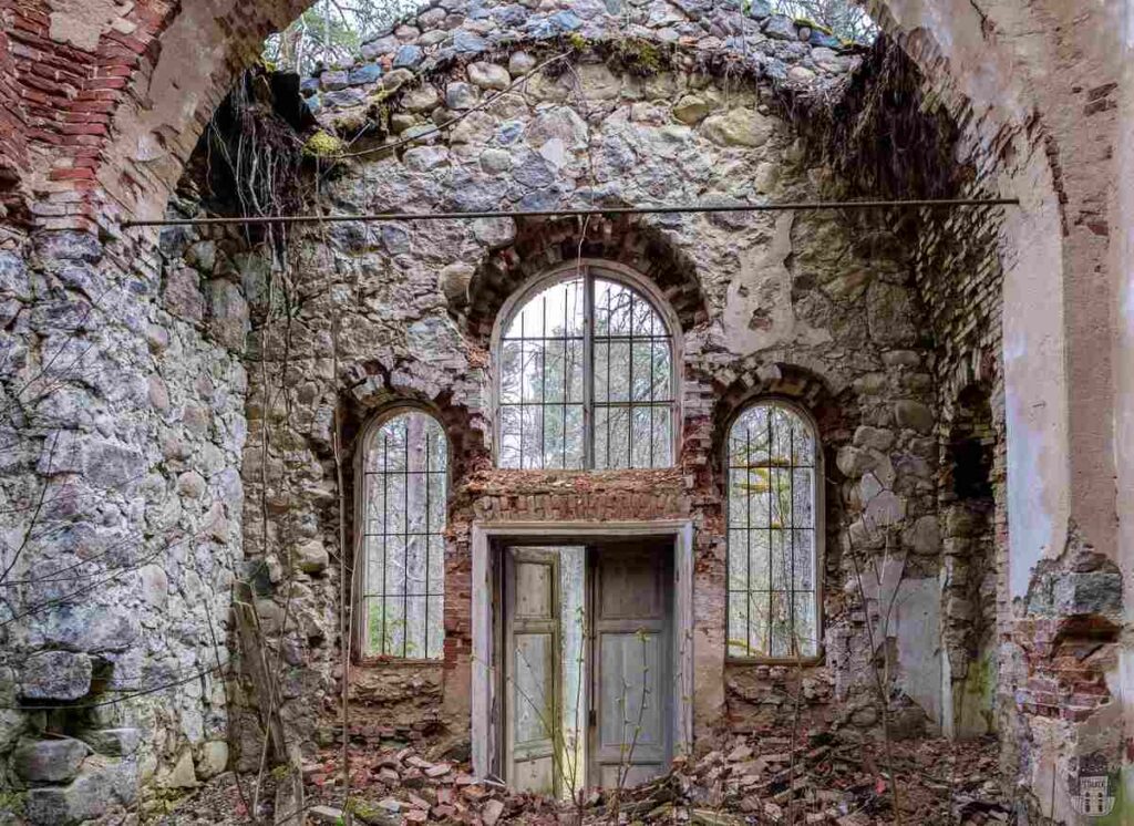 Tolkas pareizticīgo baznīcas drupas - abandoned church in Latvia