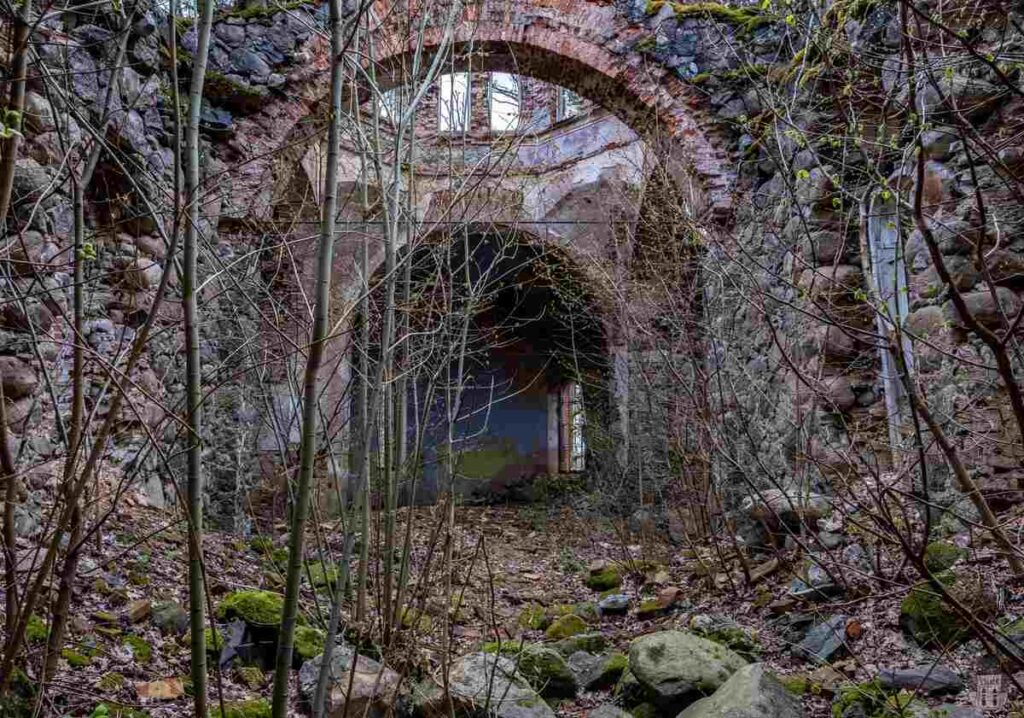 Tolkas pareizticīgo baznīcas drupas - abandoned church in Latvia