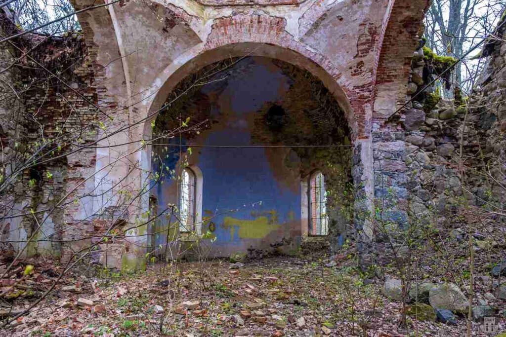 Tolkas pareizticīgo baznīcas drupas - abandoned church in Latvia