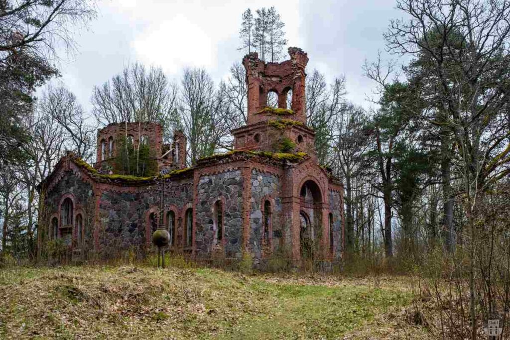 Tolkas pareizticīgo baznīcas drupas - abandoned church in Latvia